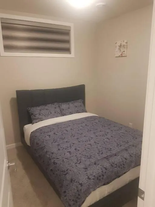 Stylish & Private 2 Bed Suite YYC