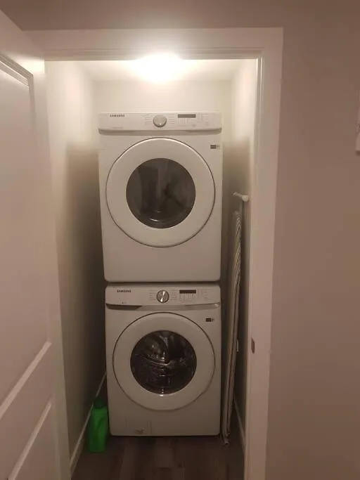 Apartment Stylish & Private 2 Bed Suite Calgary Canada